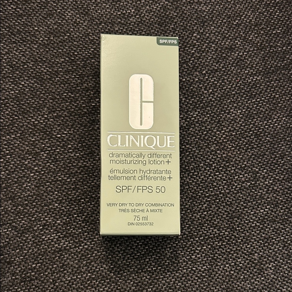 NEW 🆕 Clinique Dramatically Different Moisturizing Lotion SPF 50 / exp July 2028